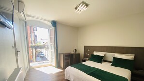 Classic Double Room | Desk, WiFi (free) - Icône Hôtel (Annecy)