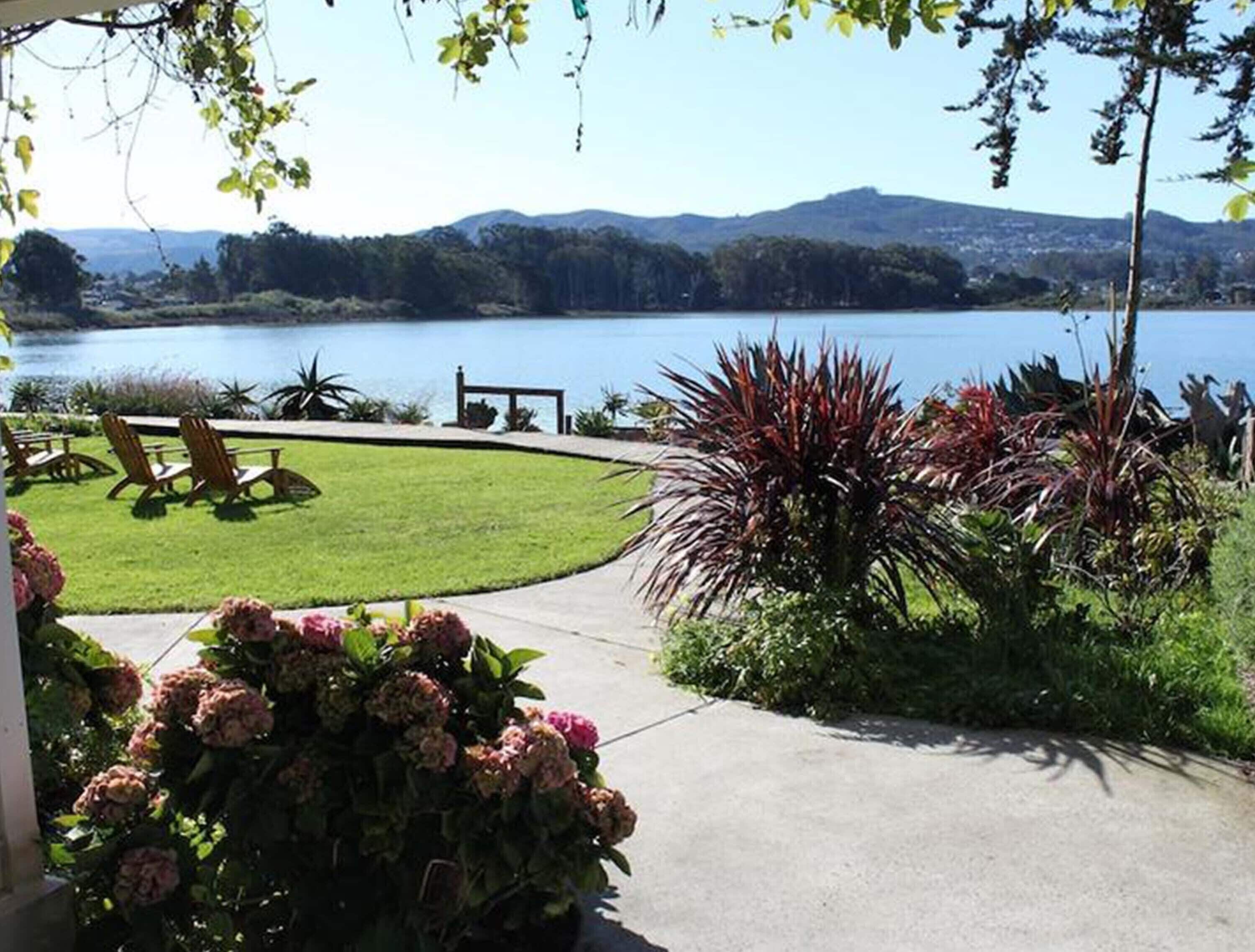 Quarto tradicional, 1 cama King, sobre a água | Vista para praia/oceano