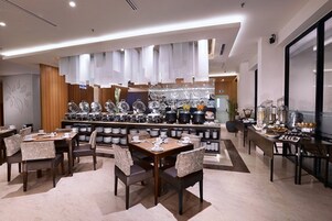 Desayuno buffet diario (IDR 120000 por persona)