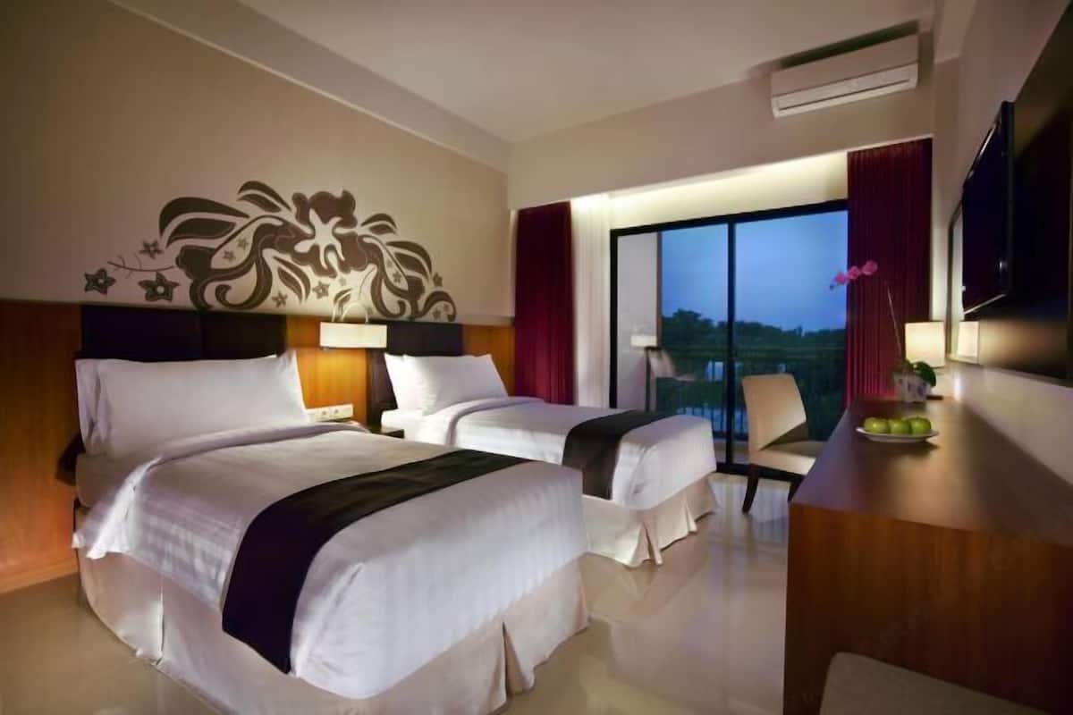 In-room safe, desk, laptop workspace, soundproofing