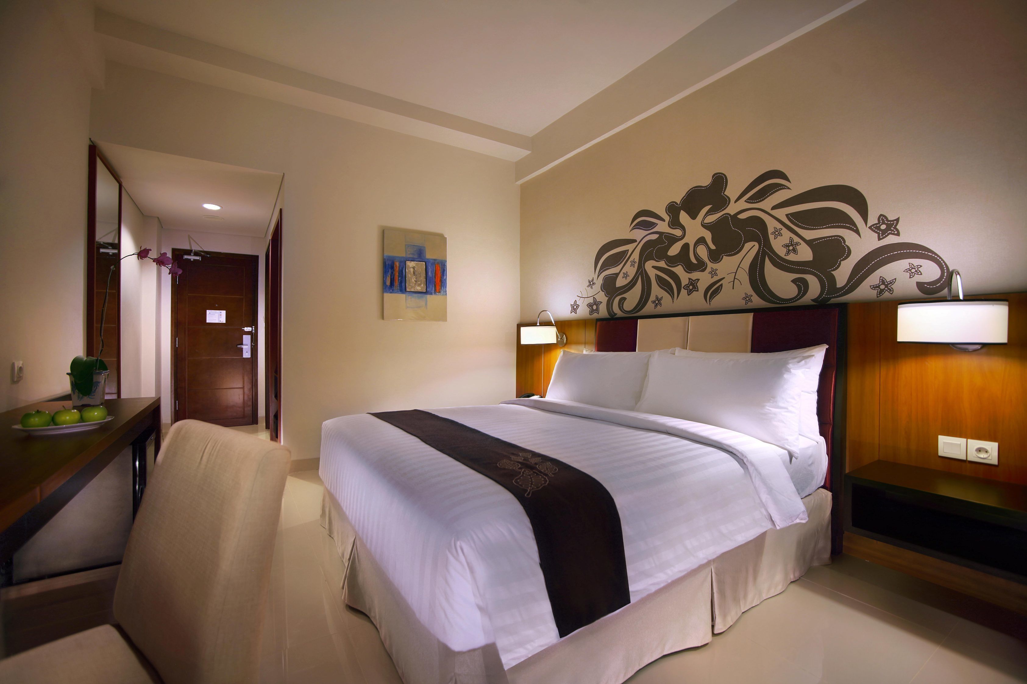 in-room safe, desk, laptop workspace, soundproofing