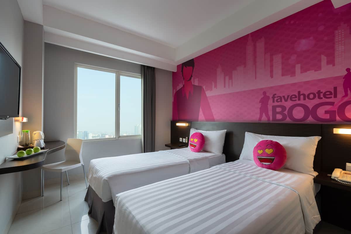 Standard Room | In-room safe, desk, free WiFi, bed sheets