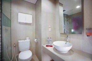 Shower, free toiletries, hair dryer, towels