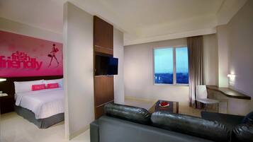 客房内保险箱、办公桌、免费 WiFi、床单