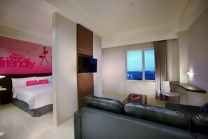 In-room safe, desk, free WiFi, bed sheets - favehotel Padjajaran Bogor (Bogor)