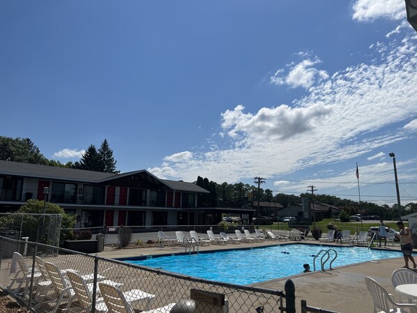 Seasonal outdoor pool, open 9 AM to 10:00 PM, pool umbrellas