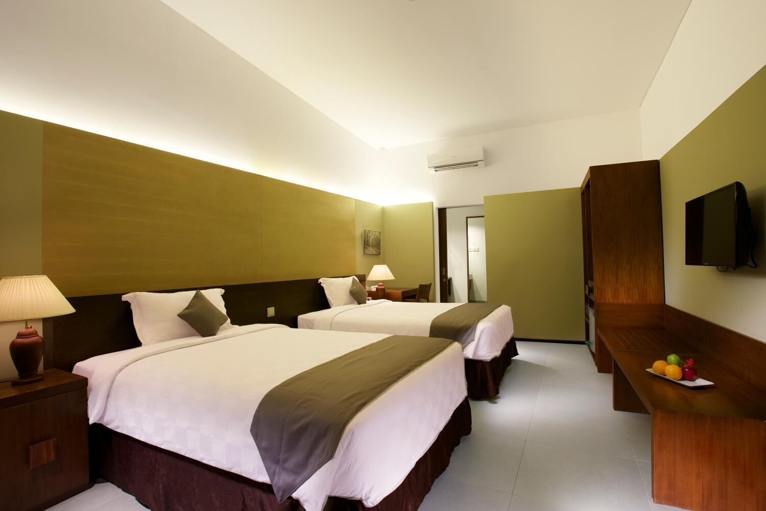 Minibar, in-room safe, rollaway beds, free WiFi