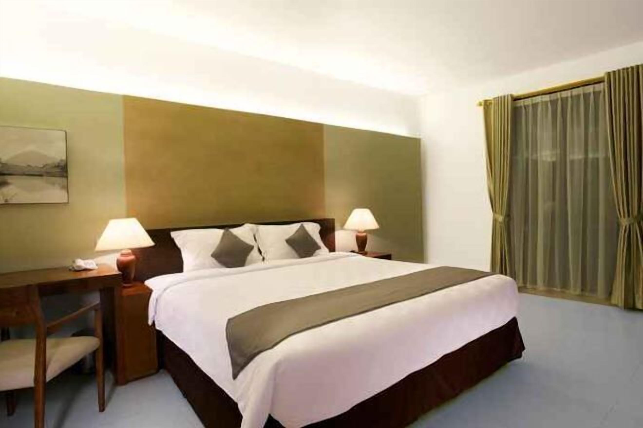 迷你吧、房內夾萬、書桌、摺床/加床 (收費)