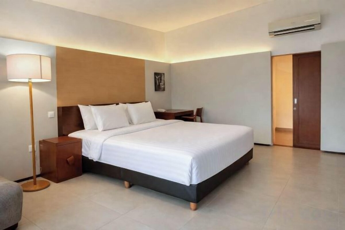 Minibar, in-room safe, rollaway beds, free WiFi