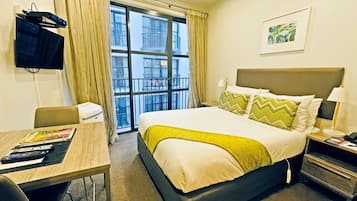 Standard Studio, 1 Double Bed | Desk, blackout curtains, iron/ironing board, free WiFi