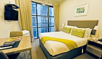 Standard Studio, 1 Double Bed | Desk, blackout drapes, iron/ironing board, free WiFi