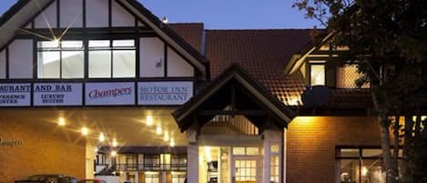 A hotel with a motor inn restaurant, luxury suites, and a bar.