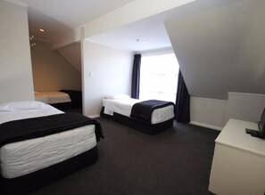 Two Bedroom | 办公桌、遮光窗帘、熨斗/熨衣板、免费 WiFi