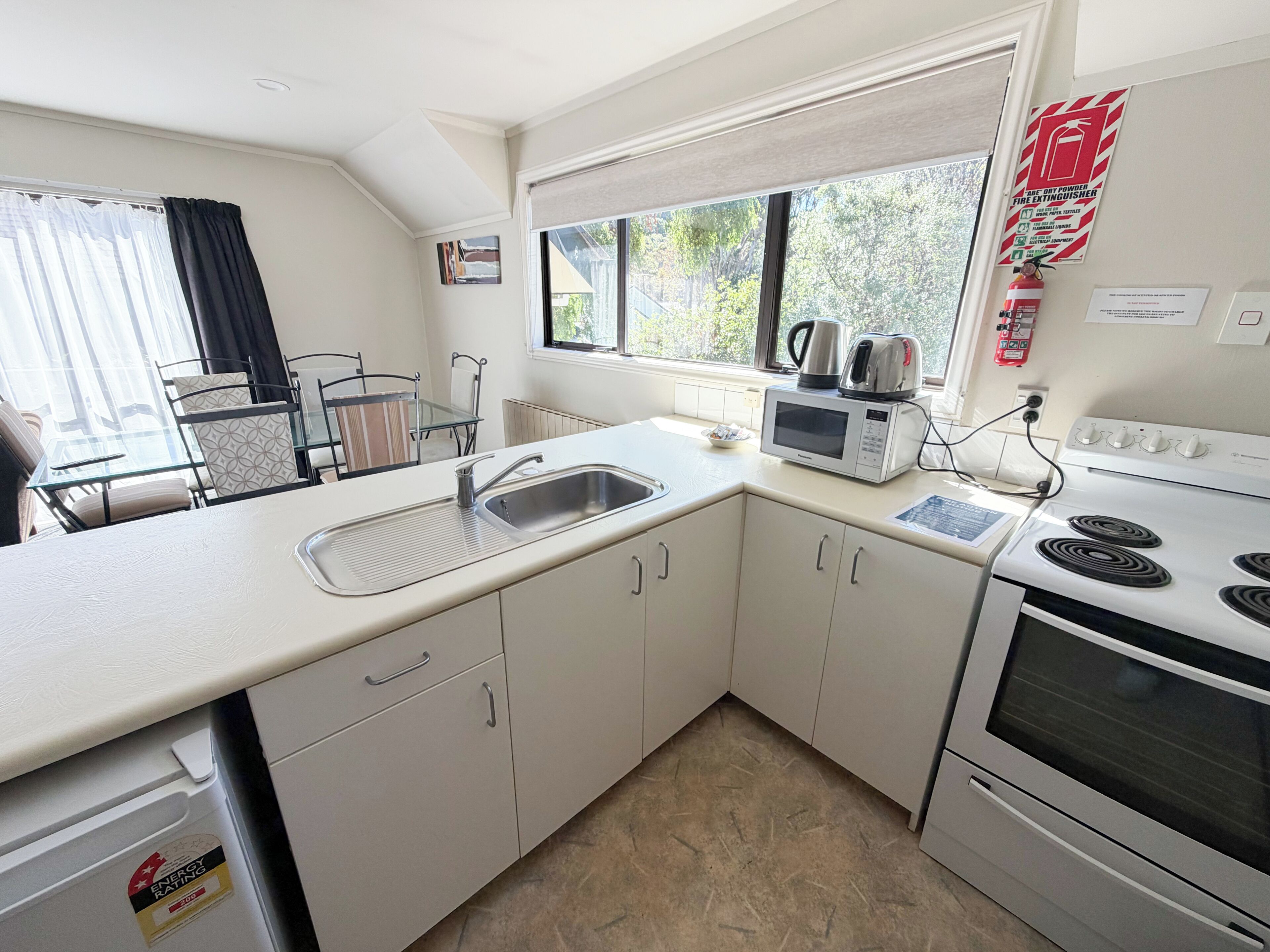 Executive Suite | Private kitchen | Electric kettle, highchair