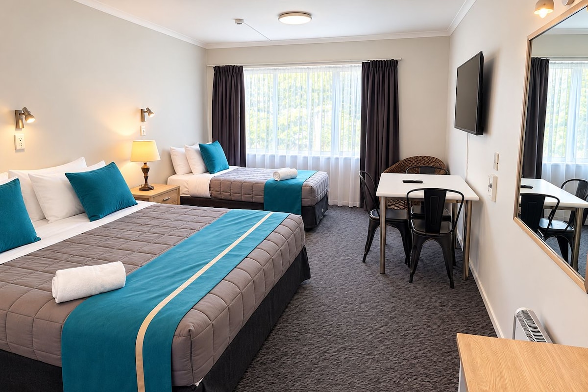 Standard Twin Room | Desk, blackout drapes, iron/ironing board, WiFi (free)
