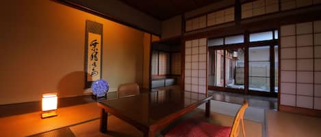 In-room safe, free WiFi