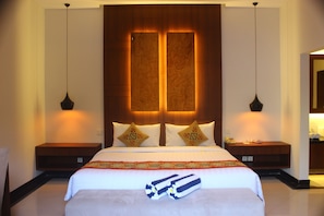 Villa, 2 Bedrooms, Private Pool | Minibar, in-room safe, desk, iron/ironing board - La Villais Kamojang Seminyak - Bali (Seminyak)