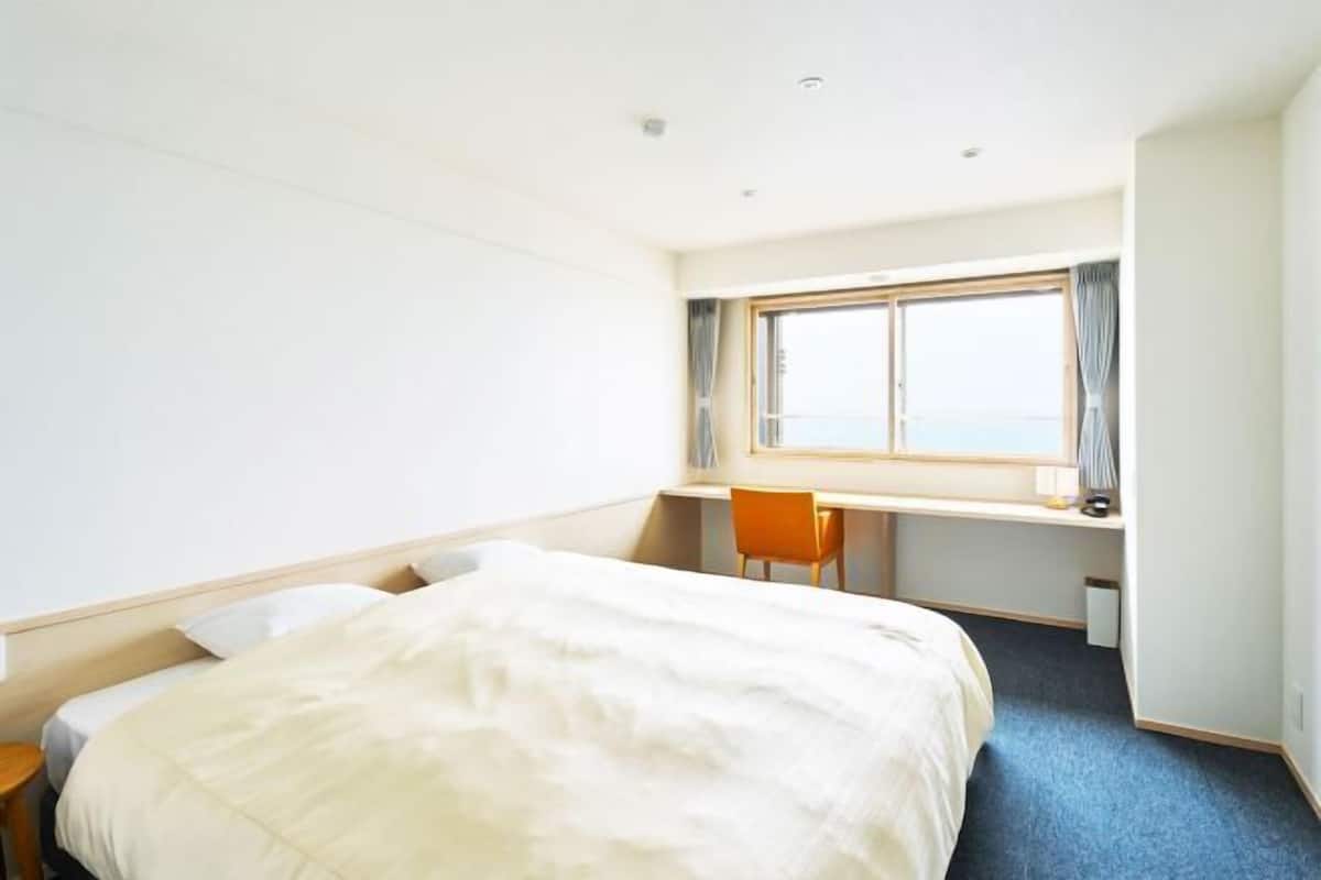 In-room safe, free WiFi, bed sheets