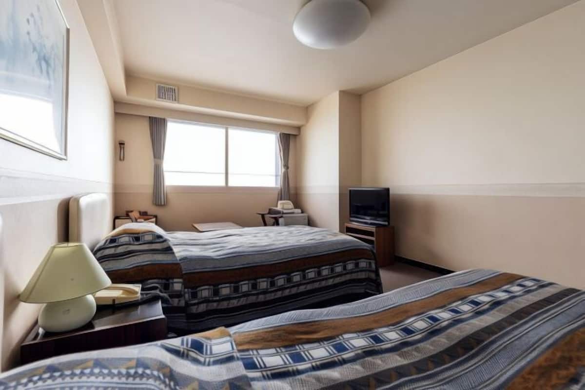 In-room safe, free WiFi, bed sheets