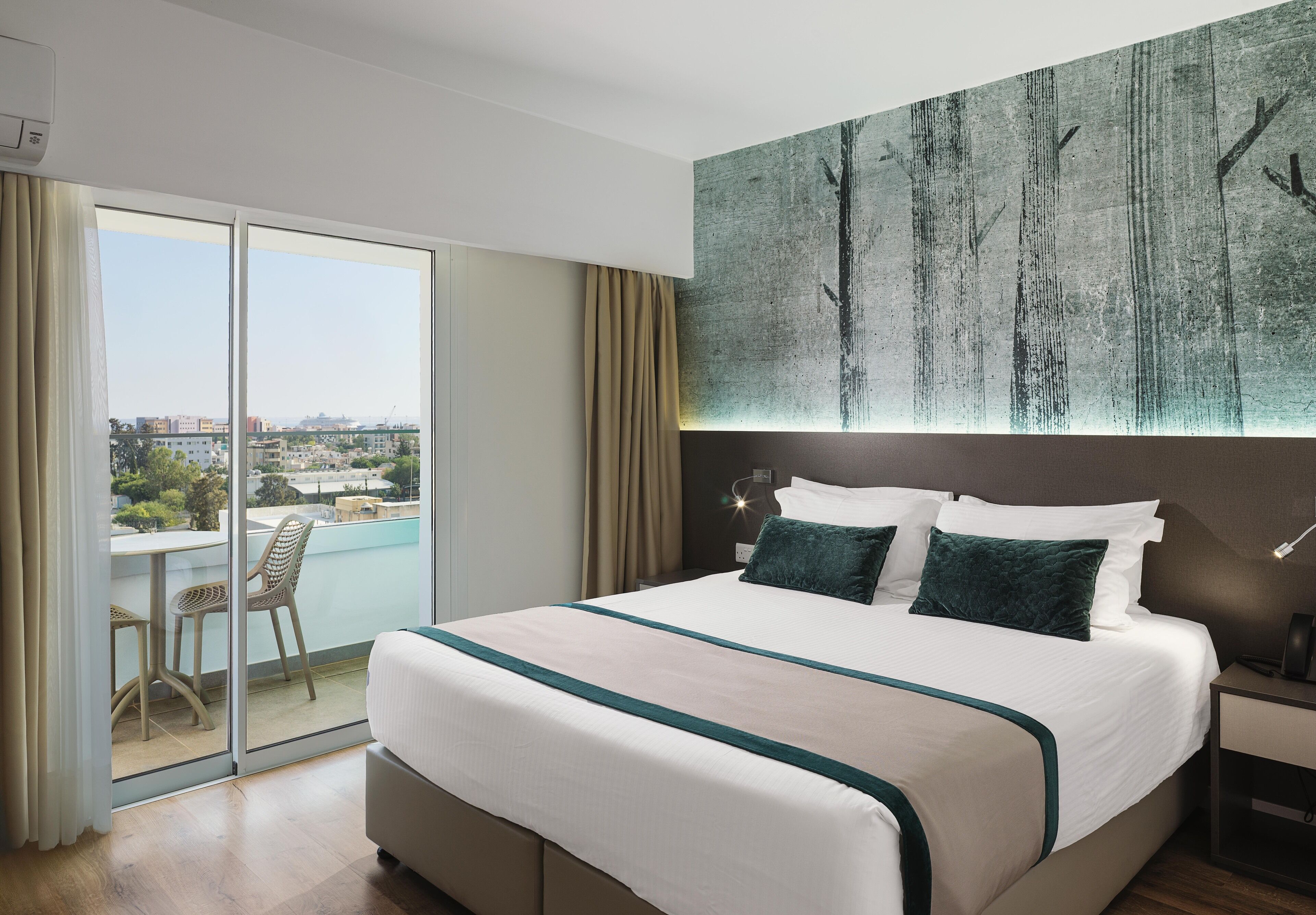 Superior Double Room | In-room safe, soundproofing, free WiFi, bed sheets