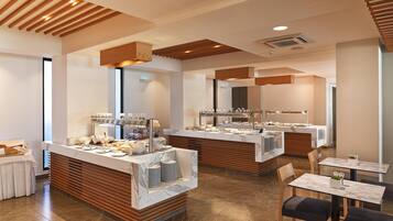 Een moderne hotel lobby met marmeren balies, houten details en zitgedeeltes.