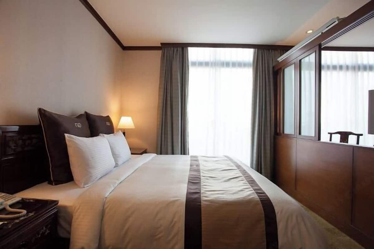 Down duvets, desk, laptop workspace, blackout curtains