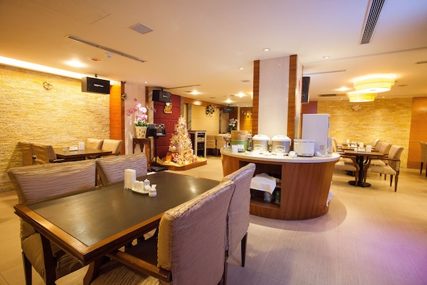 Free daily local cuisine breakfast