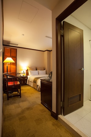 Business Double Room, 1 Double Bed, Corner(No Bathtub)