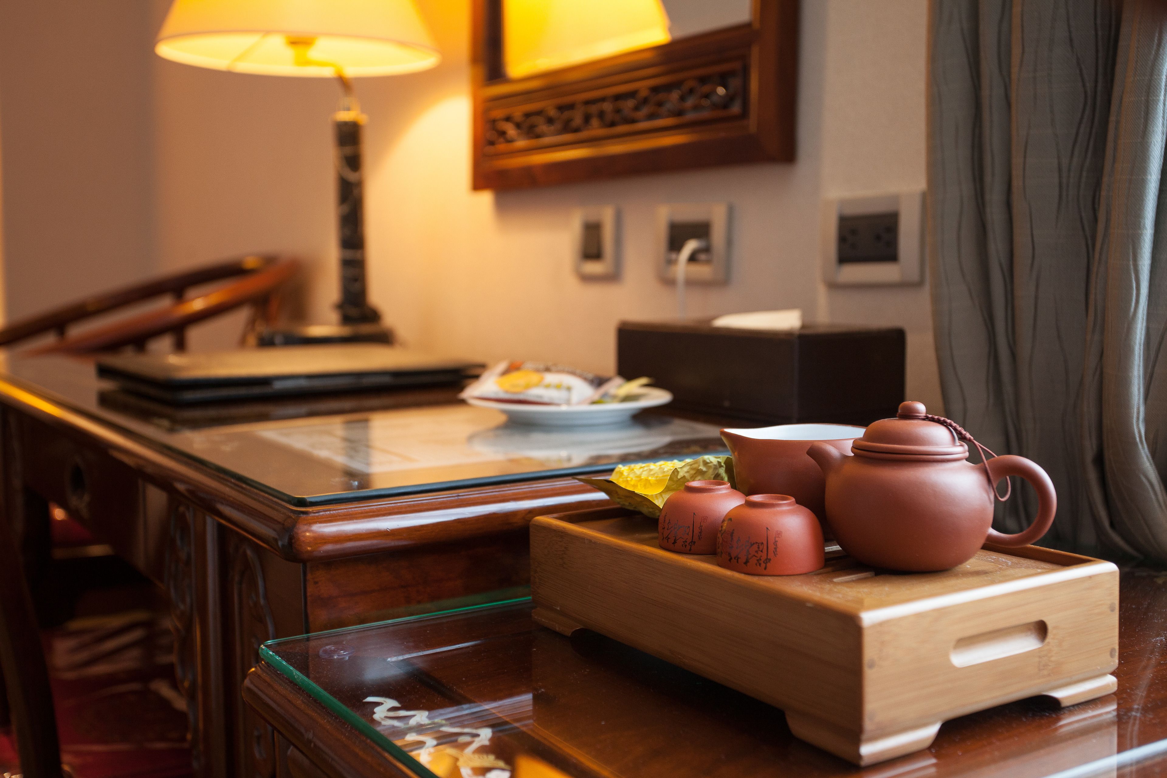 1 bedroom, down duvets, desk, laptop workspace