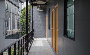 Exterior detail - Varinda Hostel (Bangkok)