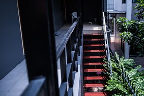 Exterior detail - Varinda Hostel (Bangkok)