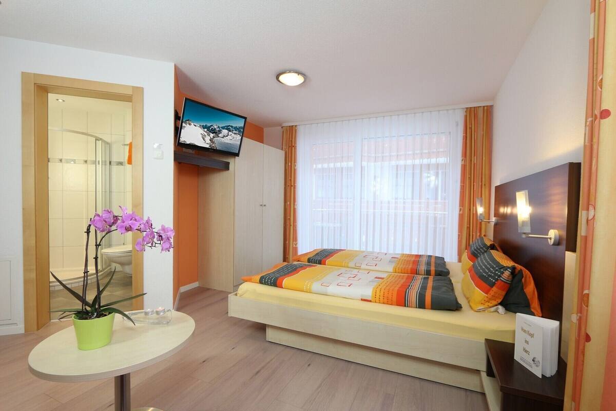 double room, balcony (south) | in-room safe, free cots/infant beds, free wifi, bed sheets