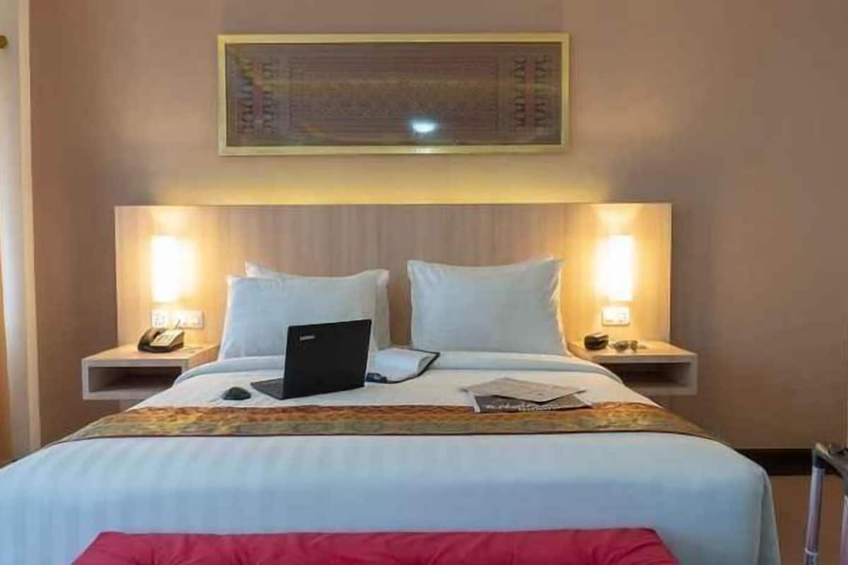 1 bedroom, premium bedding, minibar, in-room safe