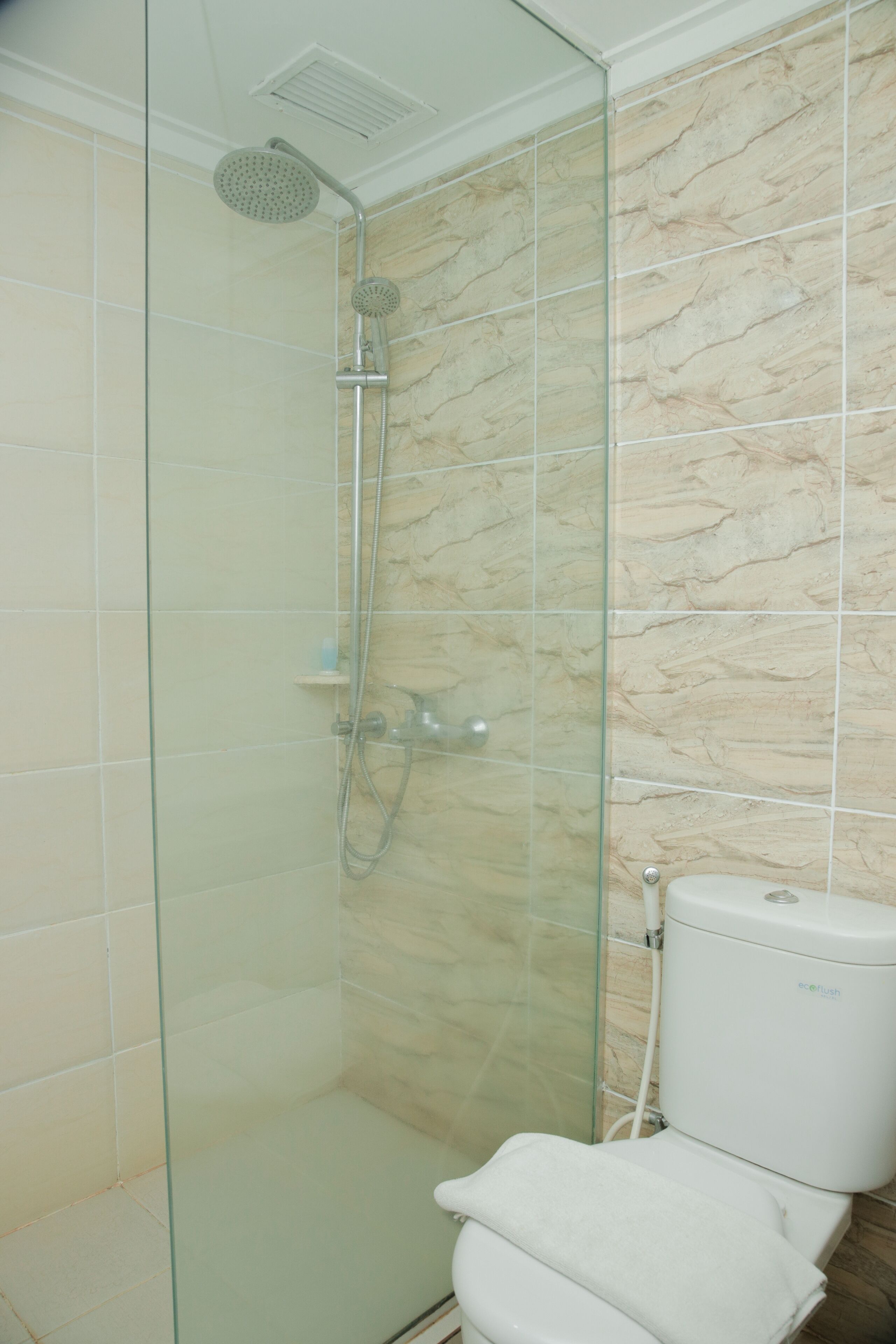 deluxe suite | premium bedding, minibar, in-room safe, desk