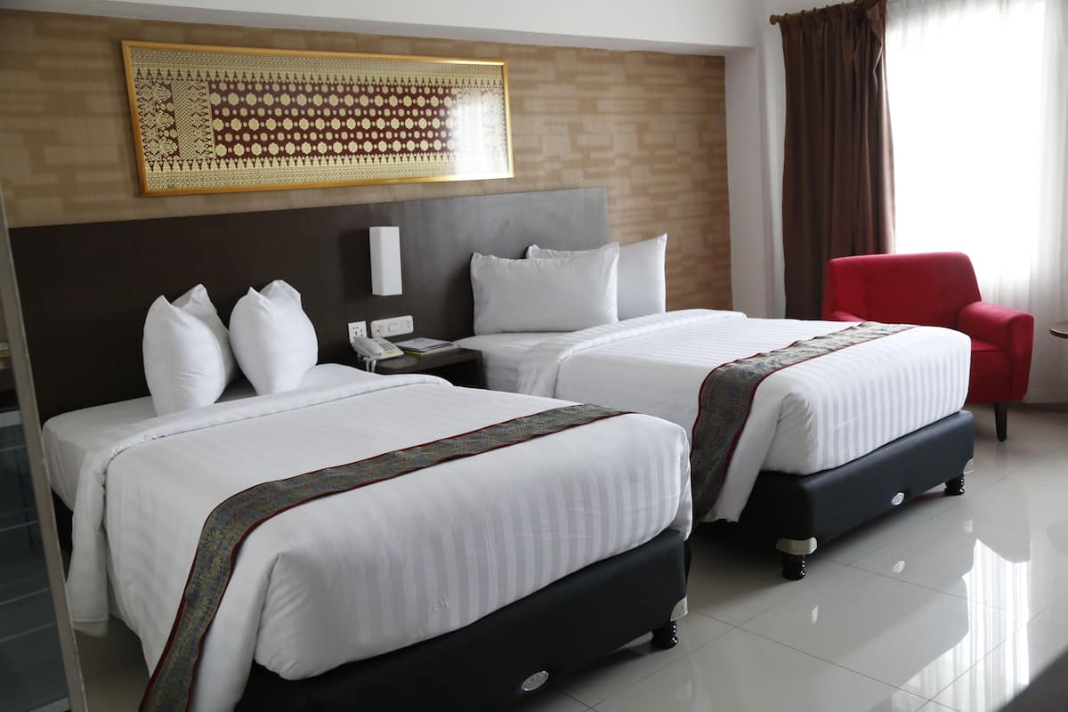 royal double or twin room | premium bedding, minibar, in-room safe, desk