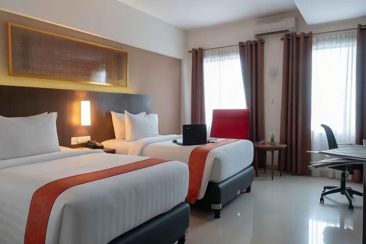 Premium bedding, minibar, in-room safe, desk