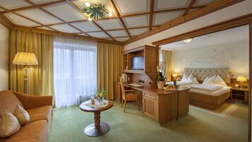 Superior Double Room, 1 Bedroom | Living area | Flat-screen TV, table tennis, books