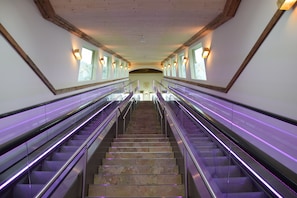 Sauna, hot tub, steam room, body treatments, hot stone massages