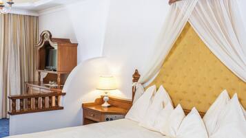Junior-suite - balkon - bjergudsigt | 1 soveværelse, allergivenligt sengetøj, minibar, pengeskab på værelset