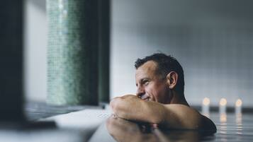 Una piscina techada