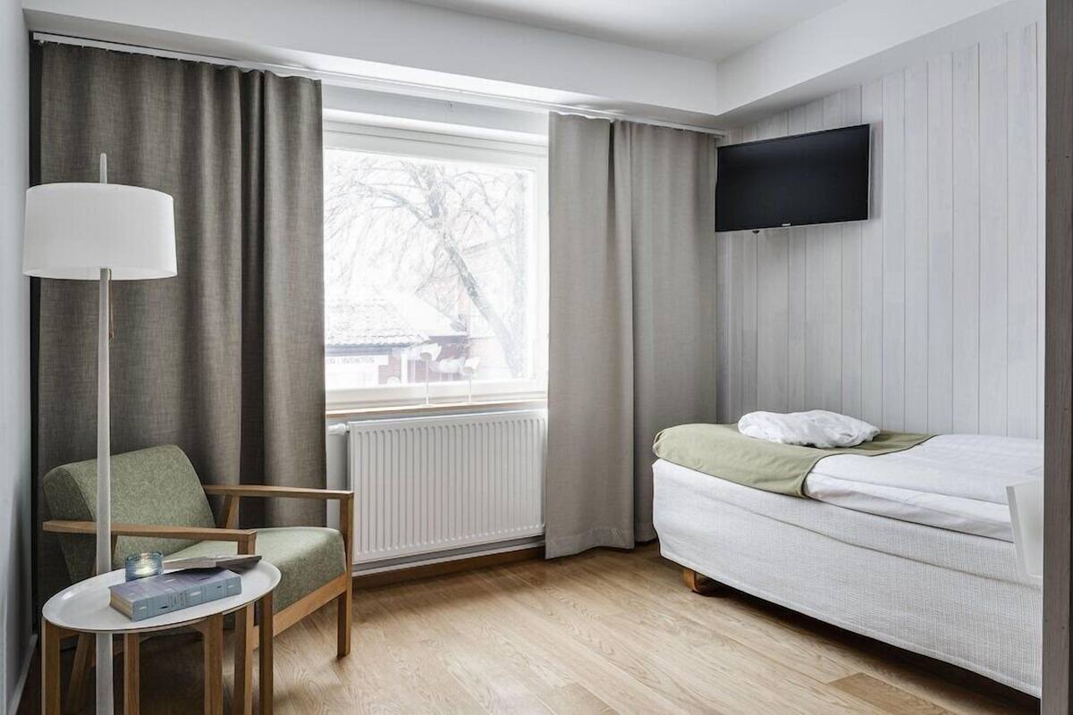 Allergikerbettwaren, Verdunkelungsvorhänge, schallisolierte Zimmer