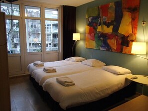 In-room safe, free WiFi, bed sheets - Bicycle Hotel Amsterdam (Amsterdam)