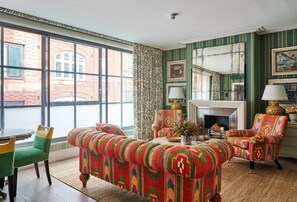 Luksus-suite - 2 soveværelser | Premium-sengetøj, minibar, pengeskab på værelset, individuelt design