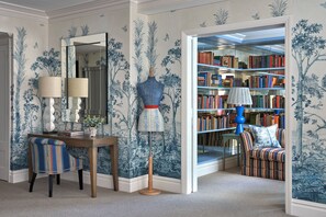 Deluxe Junior Snug Suite | Sengetøy av topp kvalitet, minibar og safe på rommet