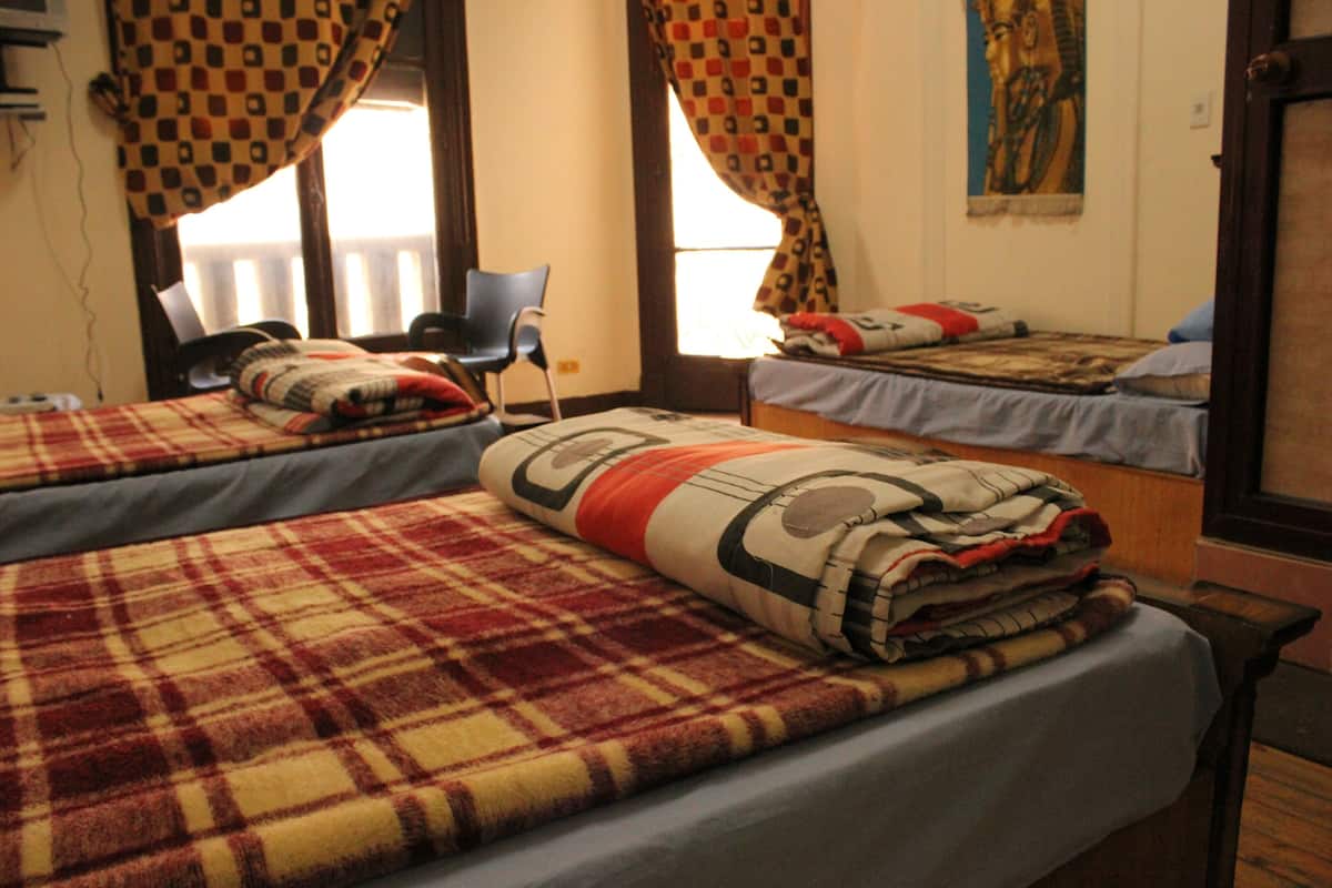 Egyptian cotton sheets, in-room safe, desk, free WiFi