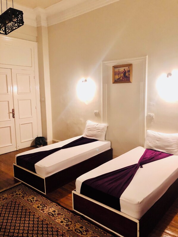 Draps en coton égyptien, coffres-forts dans les chambres, bureau