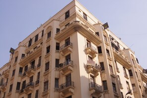 Egyptian cotton sheets, in-room safe, desk, free WiFi - Mesho Inn Hostel (Cairo)