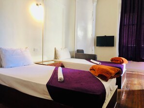 Egyptian cotton sheets, in-room safe, desk, free WiFi - Mesho Inn Hostel (Cairo)