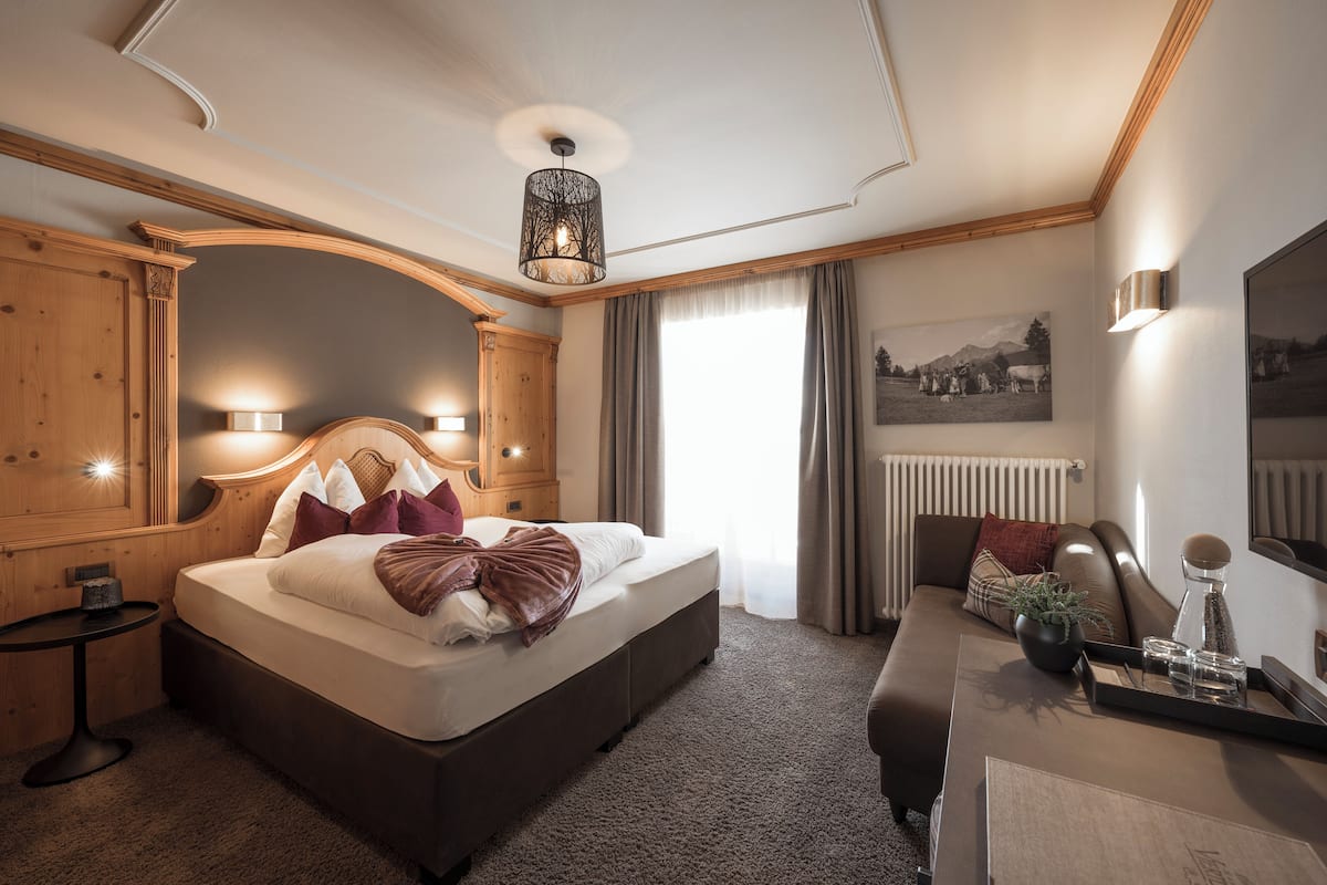 Standard Double Room | 2 bedrooms, hypo-allergenic bedding, minibar, in-room safe
