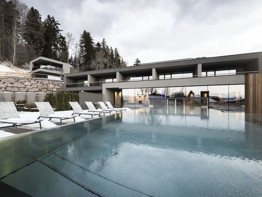 Indoor pool, pool loungers